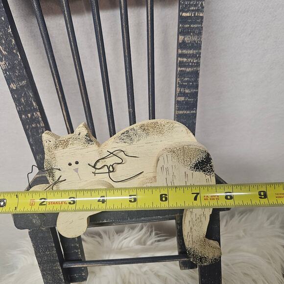 Cute Tender Heart Treasures Vintage 1998 Wood Cat in Chair Decor - Picture 5 of 7